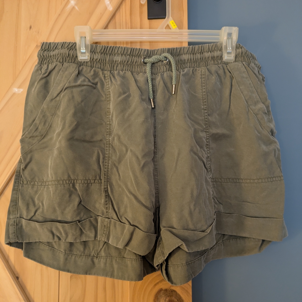 Universal Thread Sage Green Women's Cargo Shorts